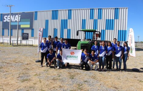 Agrovale investe em capacitação profissional com doação de trator para o SENAI de Juazeiro
