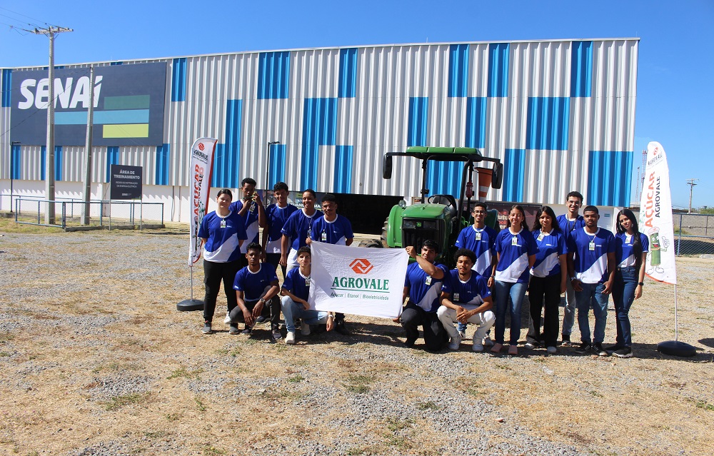 Agrovale investe em capacitação profissional com doação de trator para o SENAI de Juazeiro