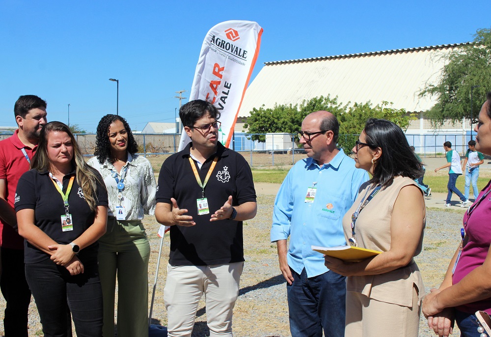 Agrovale investe em capacitação profissional com doação de trator para o SENAI de Juazeiro