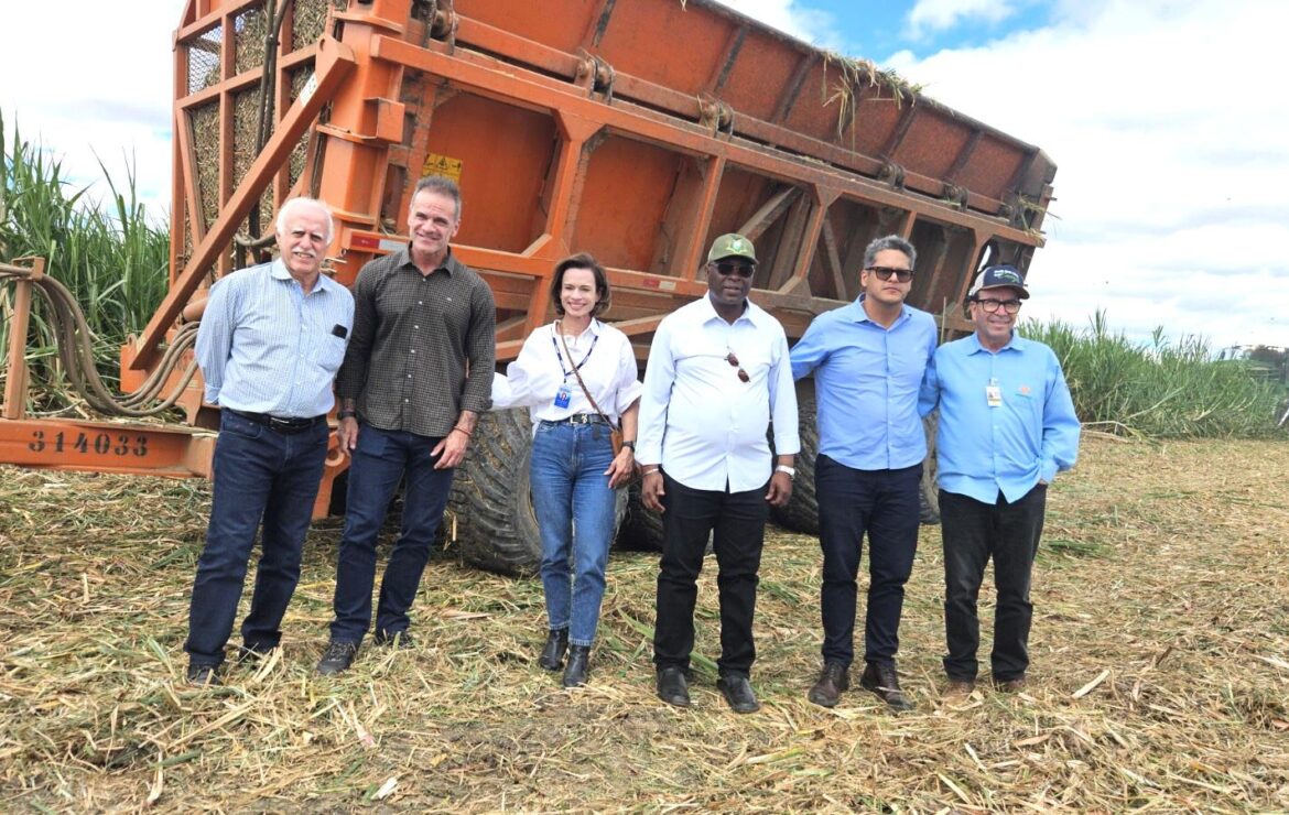 Embaixador da Costa do Marfim visita Agrovale e anuncia aumento nas importações de açúcar