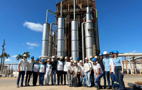 Alunos do Sesi Juazeiro fazem visita técnica à Agrovale